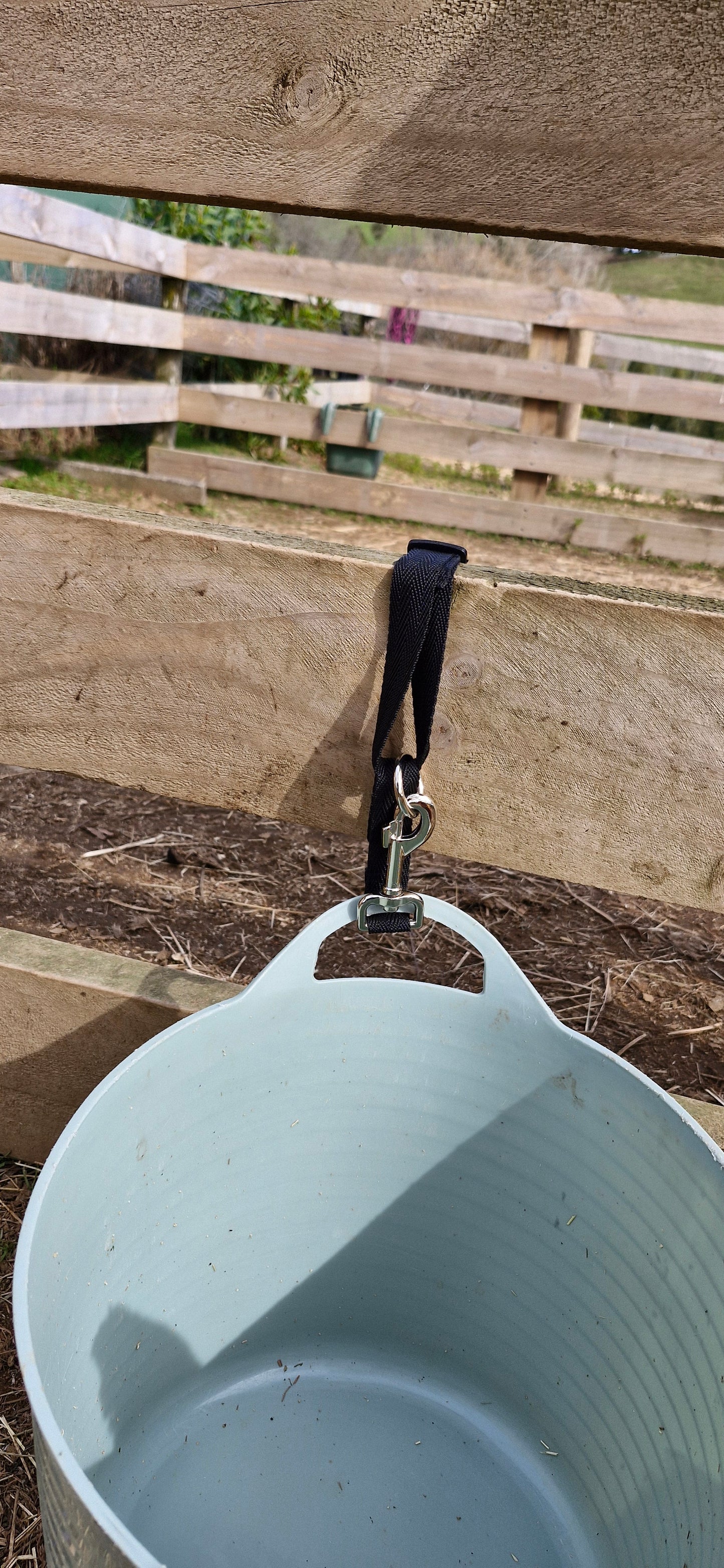 Bucket ties
